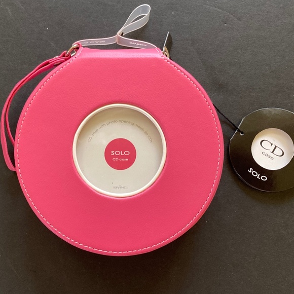 Swing Ltd. SOLO CD Case/Holds 20 CDs in Acid Free Protective Sleeves/Rose/NEW - Picture 1 of 3